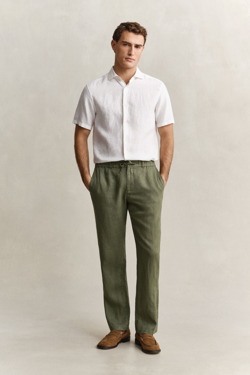 E-shop KALHOTY GANT REG LINEN DS PANTS DRY HERB GREEN
