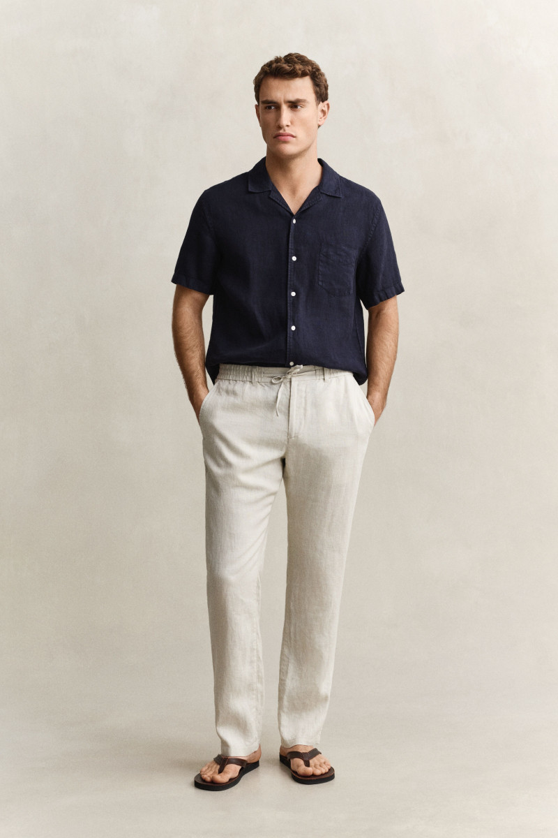 E-shop KALHOTY GANT REG LINEN DS PANTS SAND