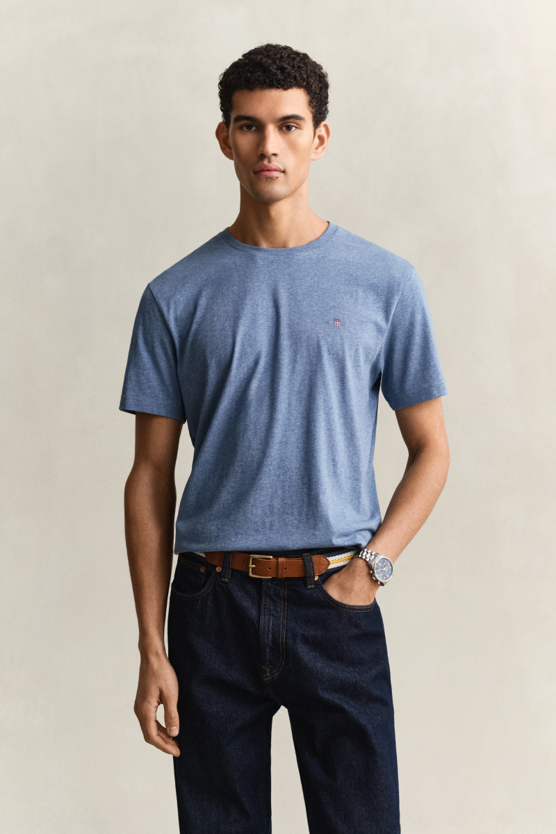 E-shop TRIČKO GANT REG SHIELD SS T-SHIRT DENIM BLUE MELANGE