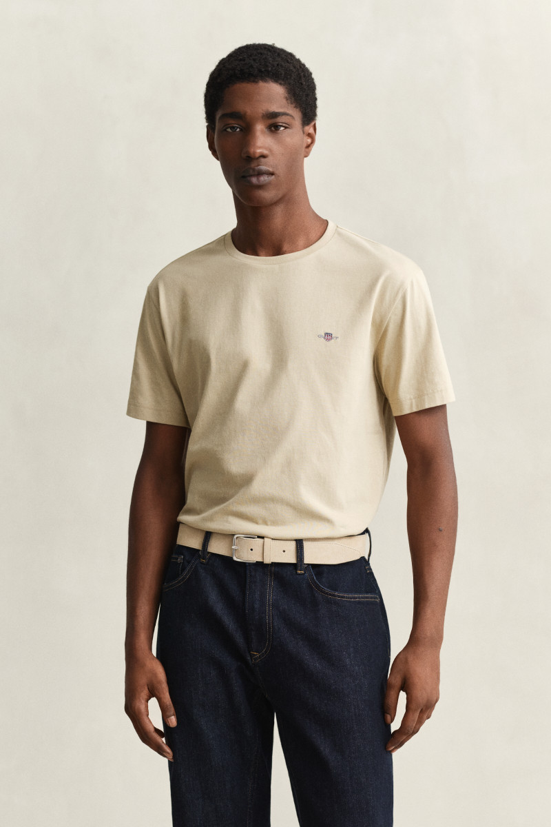 E-shop TRIČKO GANT REG SHIELD SS T-SHIRT OAT BEIGE