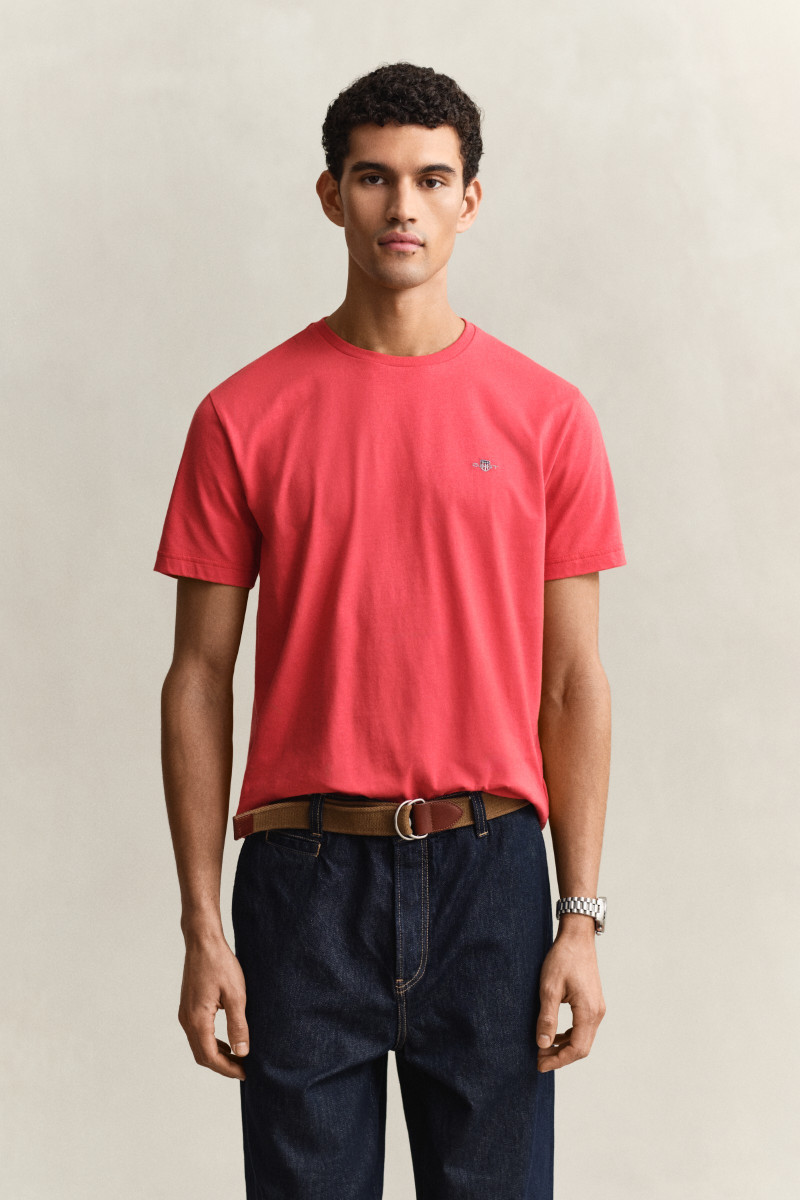 E-shop TRIČKO GANT REG SHIELD SS T-SHIRT ROSE RED