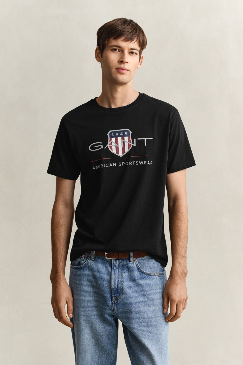 E-shop TRIČKO GANT REG ARCHIVE SHIELD SS T-SHIRT BLACK