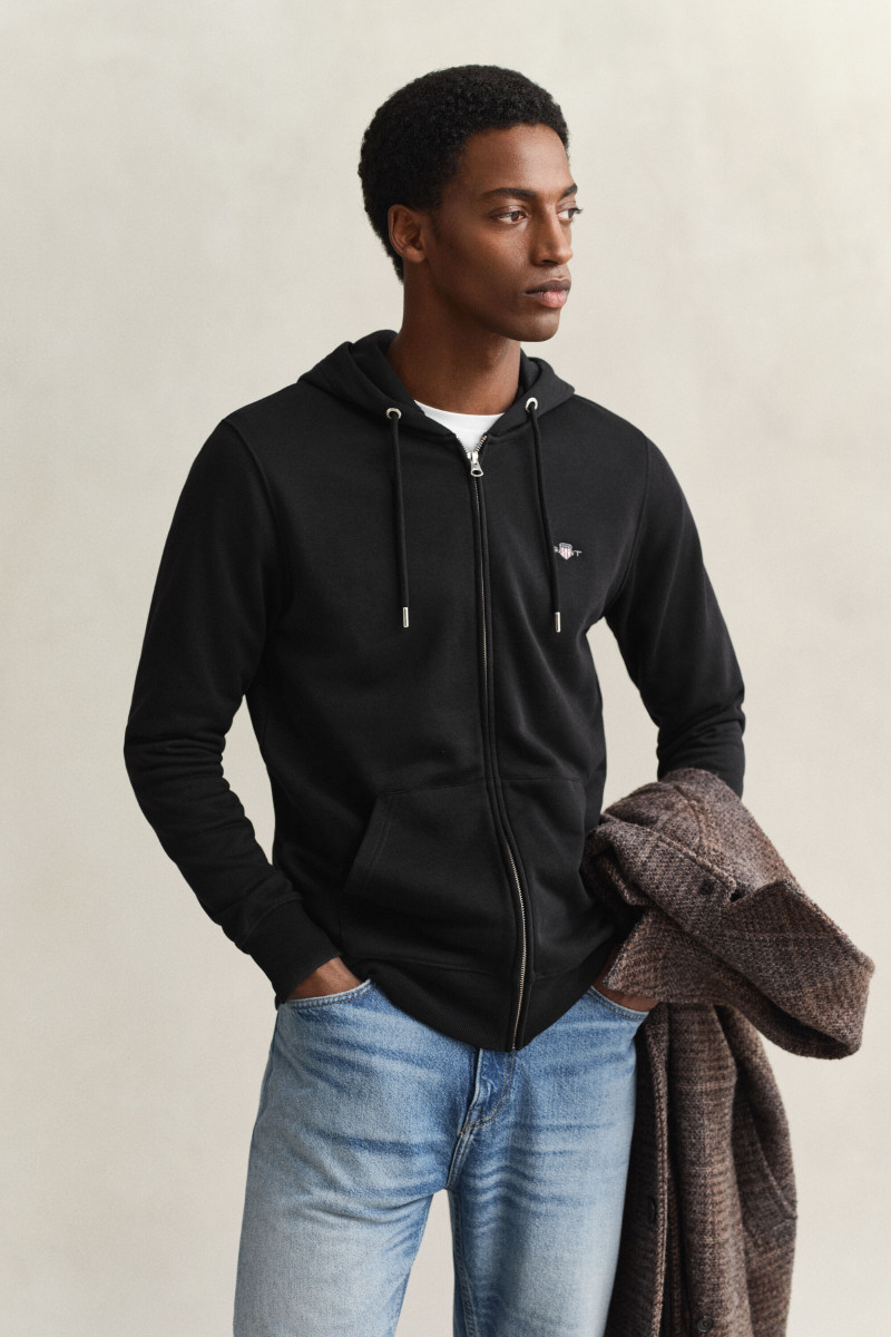 E-shop MIKINA GANT REG SHIELD FULL ZIP HOODIE BLACK