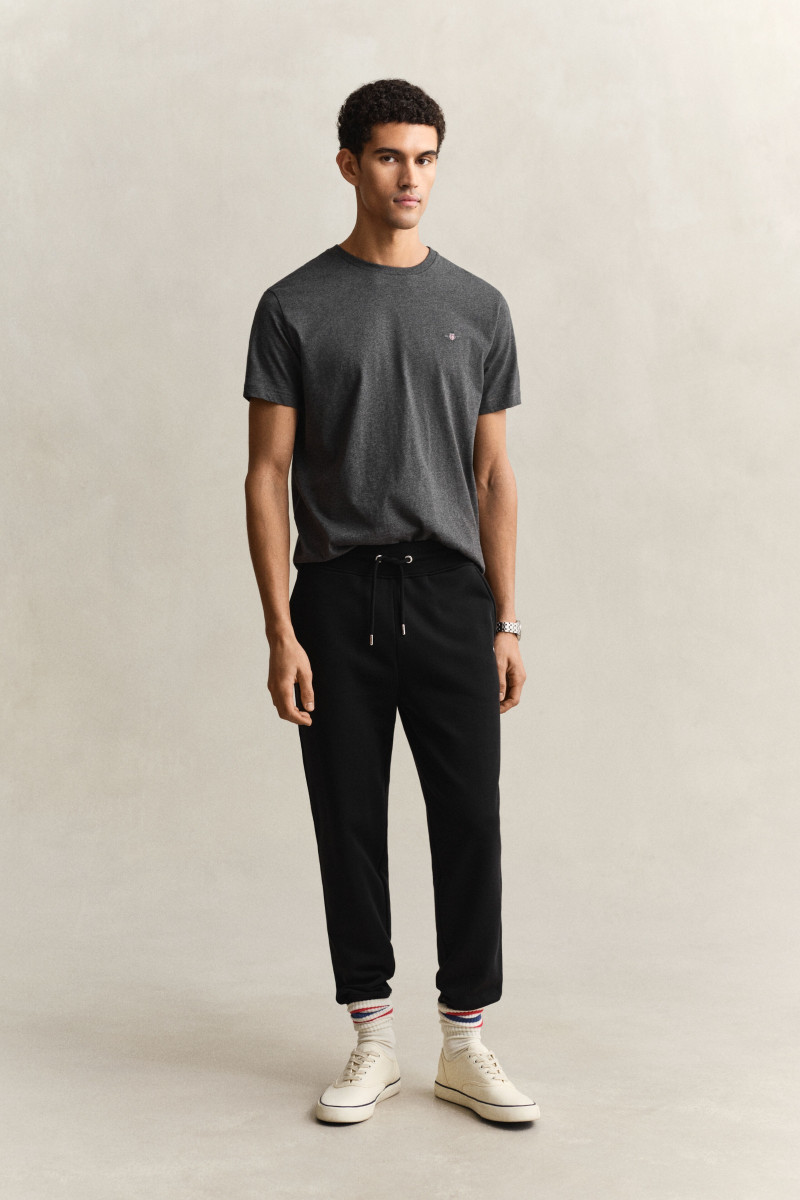 E-shop TEPLÁKY GANT REG SHIELD SWEATPANTS BLACK