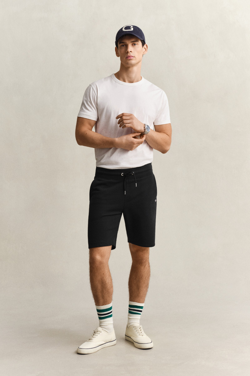 E-shop TEPLÁKOVÉ ŠORTKY GANT REG SHIELD SWEAT SHORTS BLACK