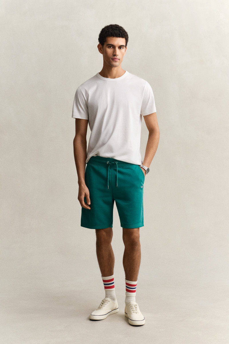 E-shop TEPLÁKOVÉ ŠORTKY GANT REG SHIELD SWEAT SHORTS DRY HERB GREEN