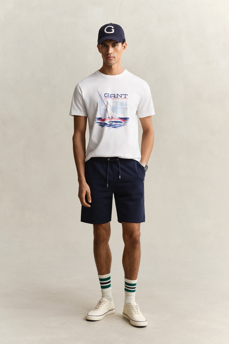 E-shop TEPLÁKOVÉ ŠORTKY GANT REG SHIELD SWEAT SHORTS EVENING BLUE