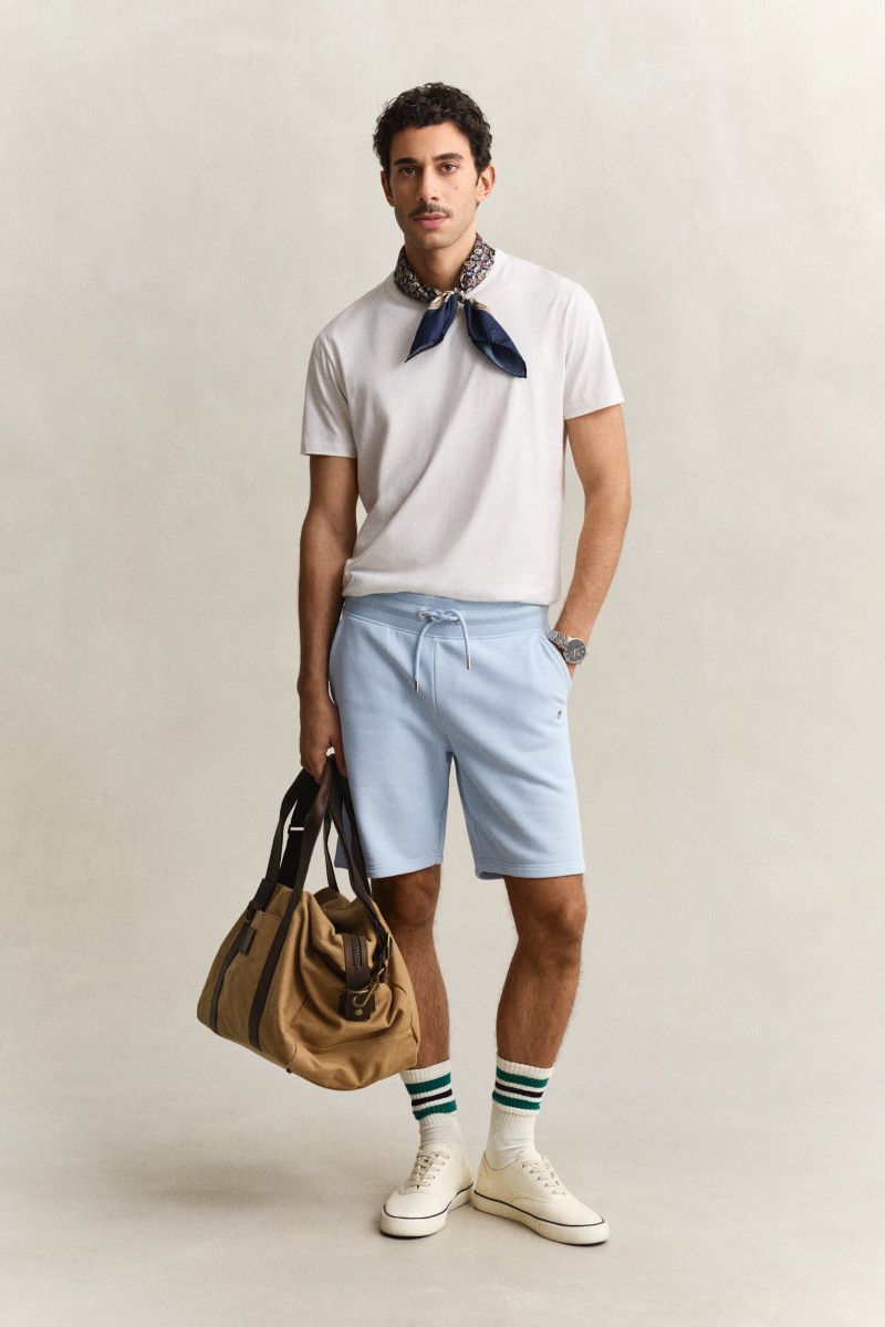 E-shop TEPLÁKOVÉ ŠORTKY GANT REG SHIELD SWEAT SHORTS FRESH BLUE