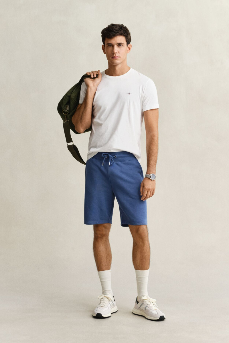 E-shop TEPLÁKOVÉ ŠORTKY GANT REG SHIELD SWEAT SHORTS VINTAGE BLUE