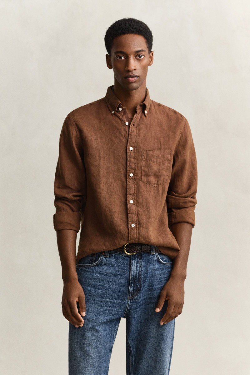 E-shop KOŠILE GANT REG GMNT DYED LINEN SHIRT MAHOGANY BROWN
