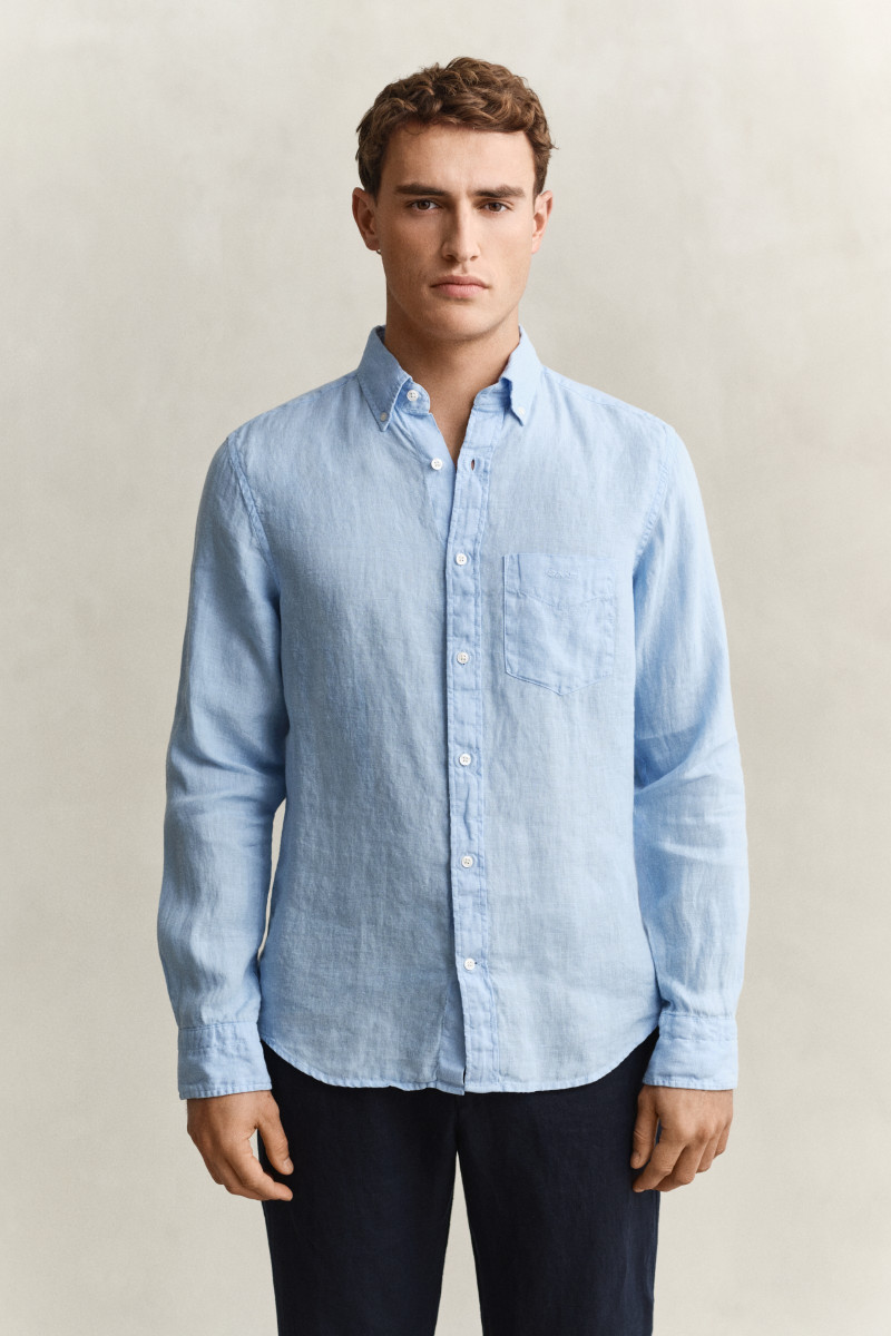 E-shop KOŠILE GANT REG GMNT DYED LINEN SHIRT SKY BLUE