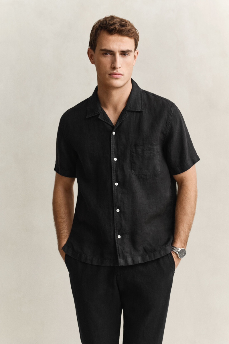KOŠILE GANT REG GMNT DYED LINEN SS CAMP SHIRT BLACK