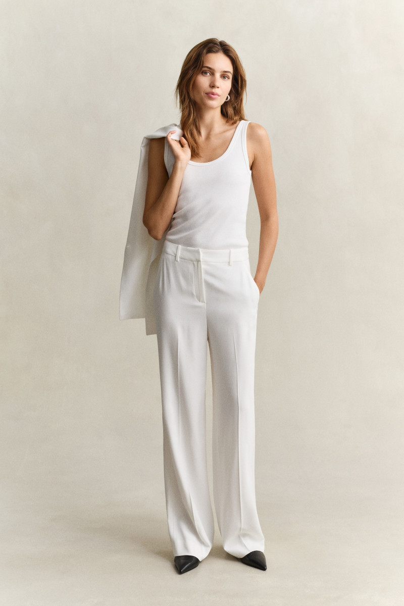 E-shop KALHOTY GANT TAILORED FLUID CREPE PANTS WHITE