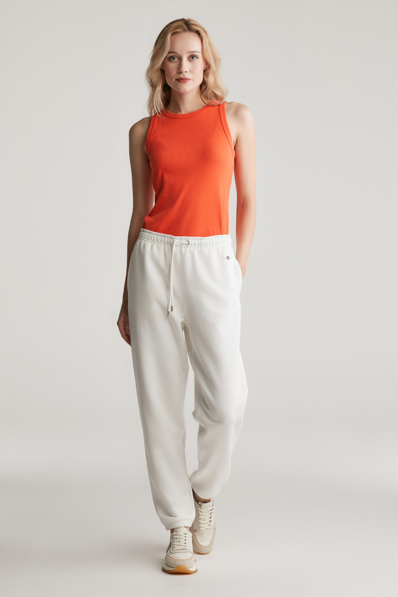 E-shop TEPLÁKY GANT REG SHIELD SWEATPANTS EGGSHELL