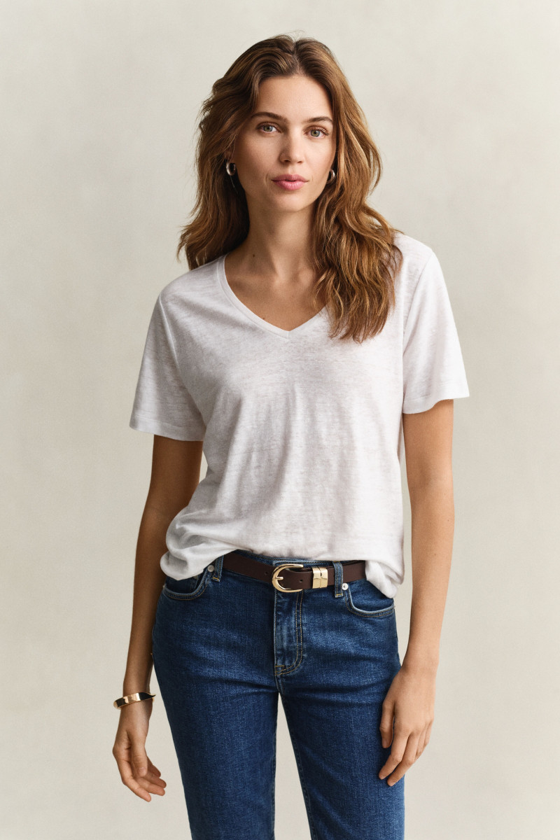 E-shop TRIČKO GANT REG LINEN V-NECK SS T-SHIRT WHITE