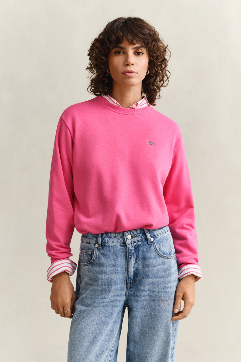 E-shop MIKINA GANT SHIELD C-NECK SWEAT BRIGHT FUSCHIA