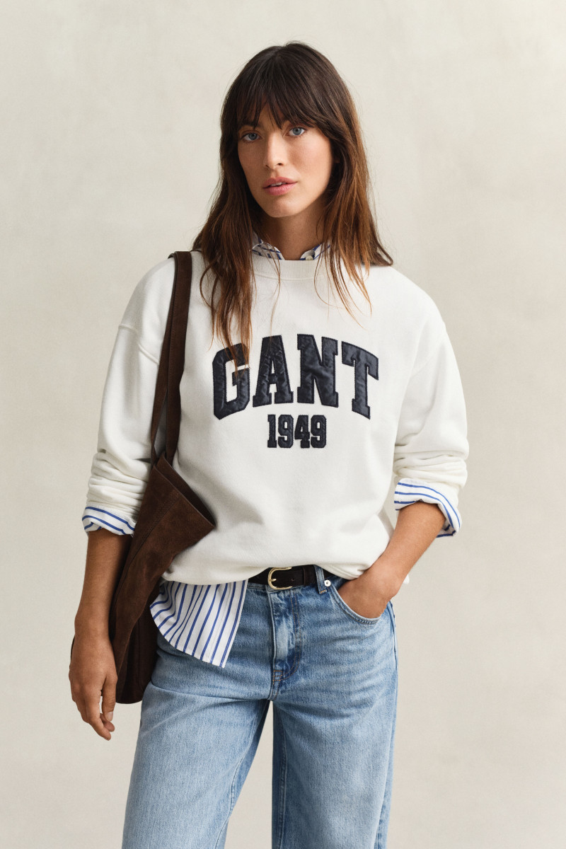 E-shop MIKINA GANT GRAPHIC PRINT C-NECK SWEAT EGGSHELL
