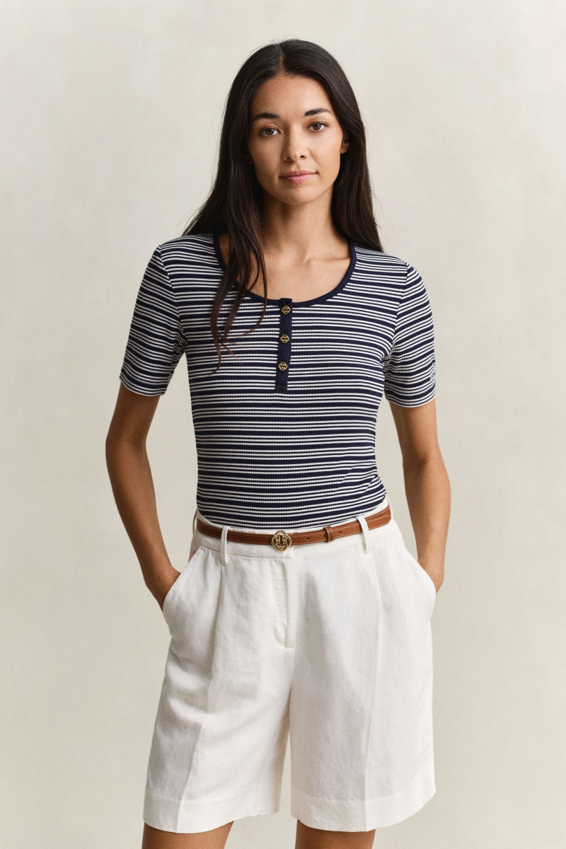 E-shop TRIČKO GANT SLIM RIBBED SS HENLEY TOP EVENING BLUE