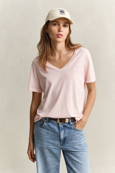 TRIČKO GANT REG WASHED SHIELD V-NECK T-SHIRT - Fotografia č. 1