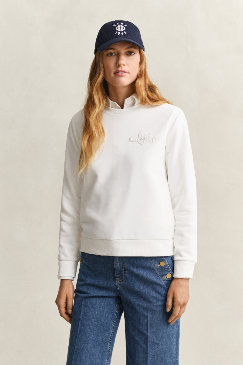 E-shop MIKINA GANT REG TONAL SHIELD C-NECK SWEAT EGGSHELL