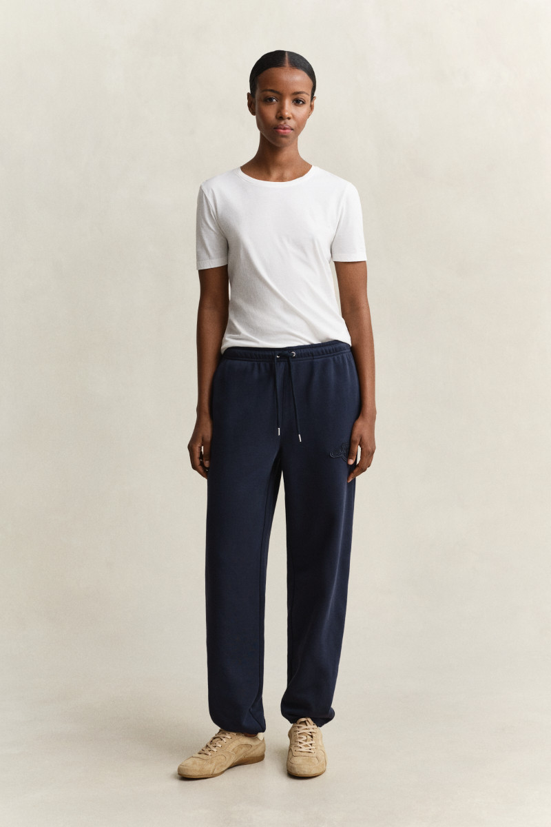 TEPLÁKY GANT REG TONAL SHIELD SWEATPANTS EVENING BLUE