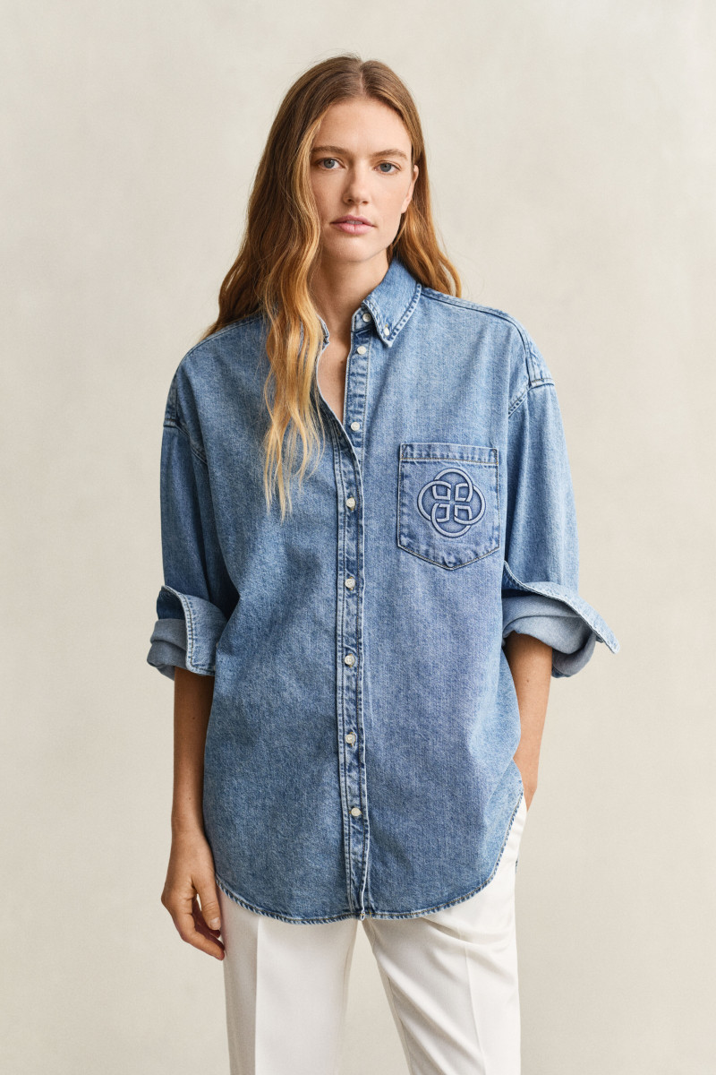 E-shop KOŠILE GANT OS DENIM EMBR POCKET BD SHIRT SEMI LIGHT BLUE WORN IN