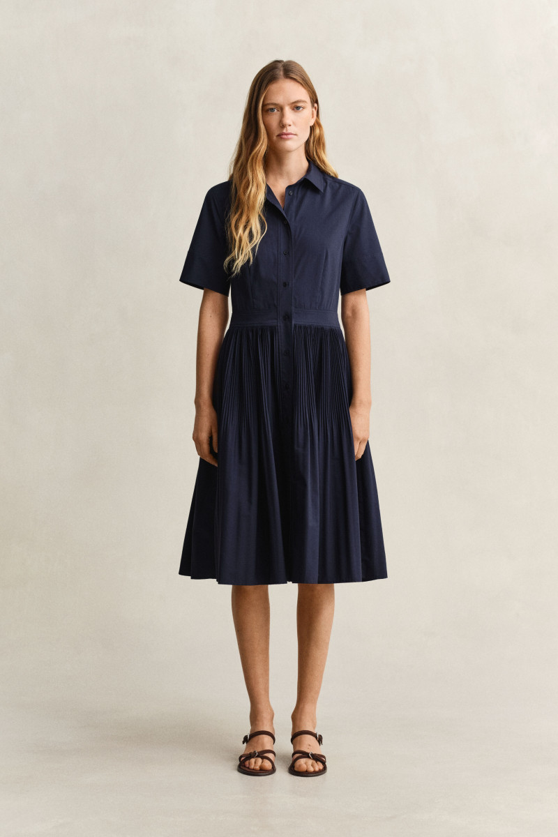 E-shop ŠATY GANT CTN PLEATED SS SHIRT DRESS EVENING BLUE