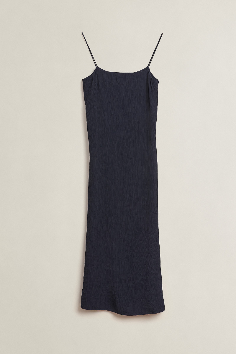 ŠATY GANT CRINKLED STRAP MIDI DRESS EVENING BLUE