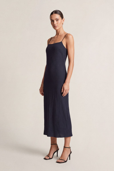 ŠATY GANT CRINKLED STRAP MIDI DRESS - Fotografia č. 1