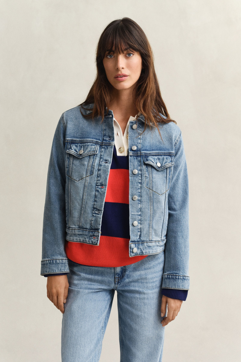 E-shop BUNDA GANT DENIM TRUCKER JACKET SEMI LIGHT BLUE BROKEN IN
