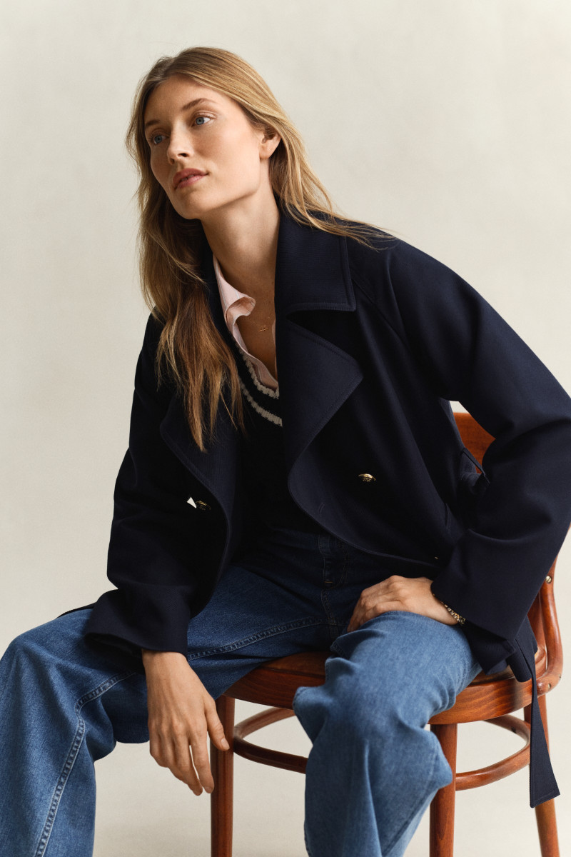 KABÁT GANT FLUID SHORT TRENCH COAT EVENING BLUE