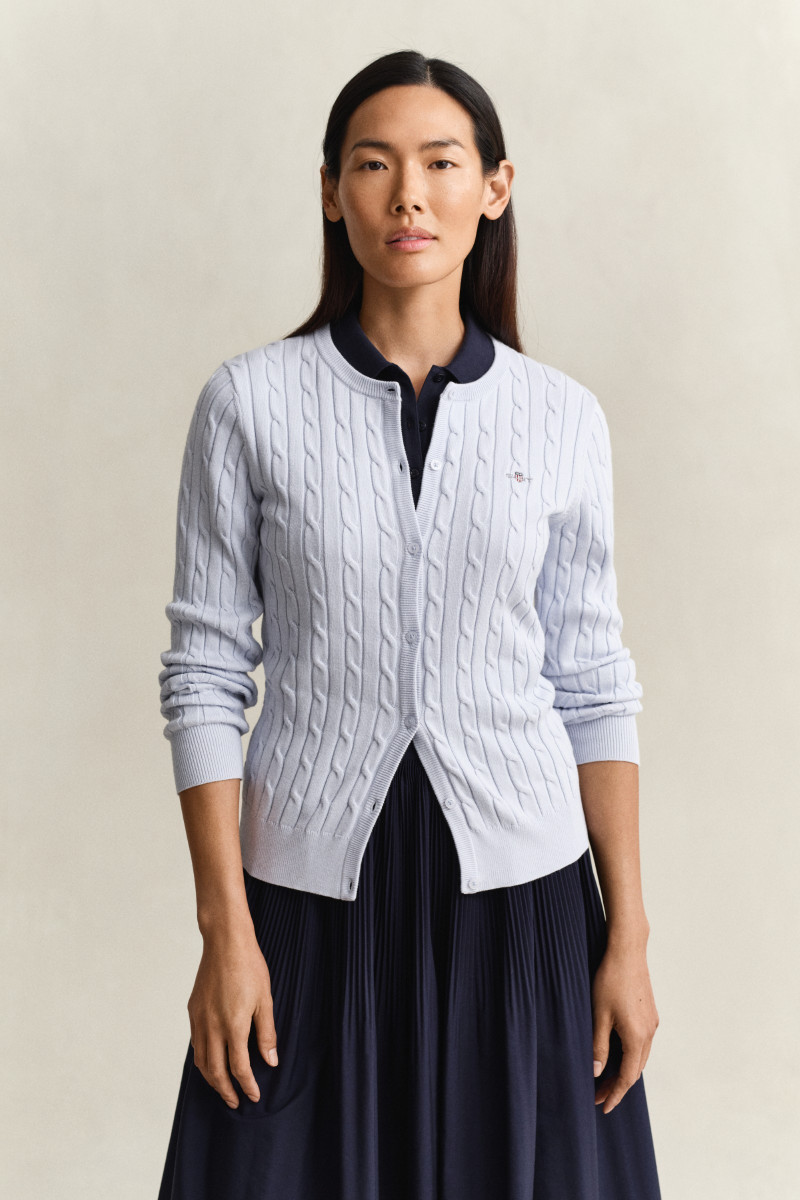 E-shop KARDIGÁN GANT STRETCH COTTON CABLE CARDIGAN LIGHT BLUE