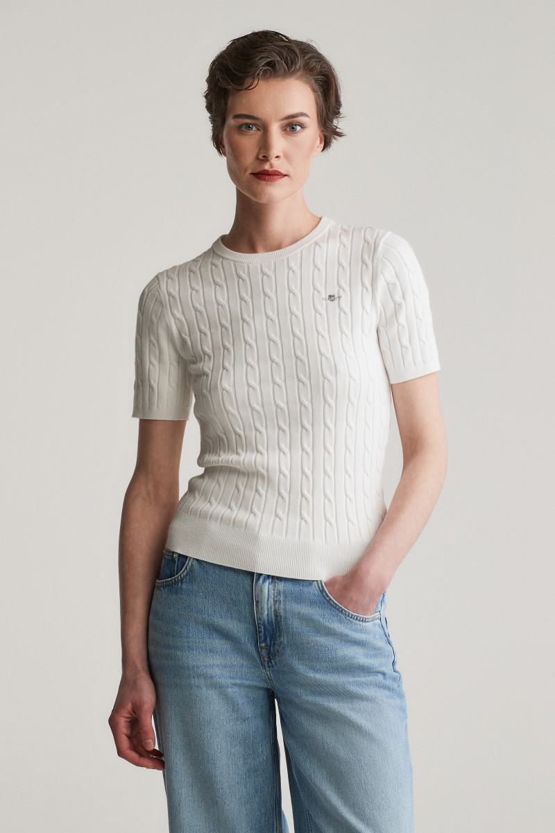 E-shop SVETR GANT STRETCH COTTON CABLE SS C-NECK EGGSHELL