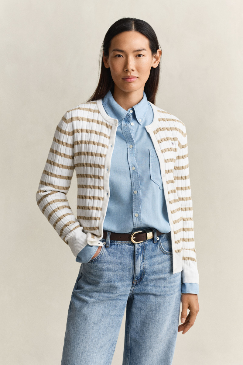 E-shop SVETR GANT STRETCH COTTON CABLE STRIPE CARDI OAT BEIGE