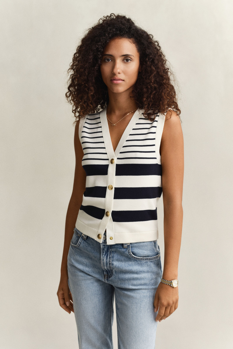 E-shop VESTA GANT STRIPED KNIT VEST EGGSHELL