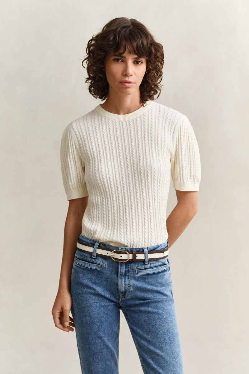 E-shop SVETR GANT COTTON CABLE C-NECK SS CREAM