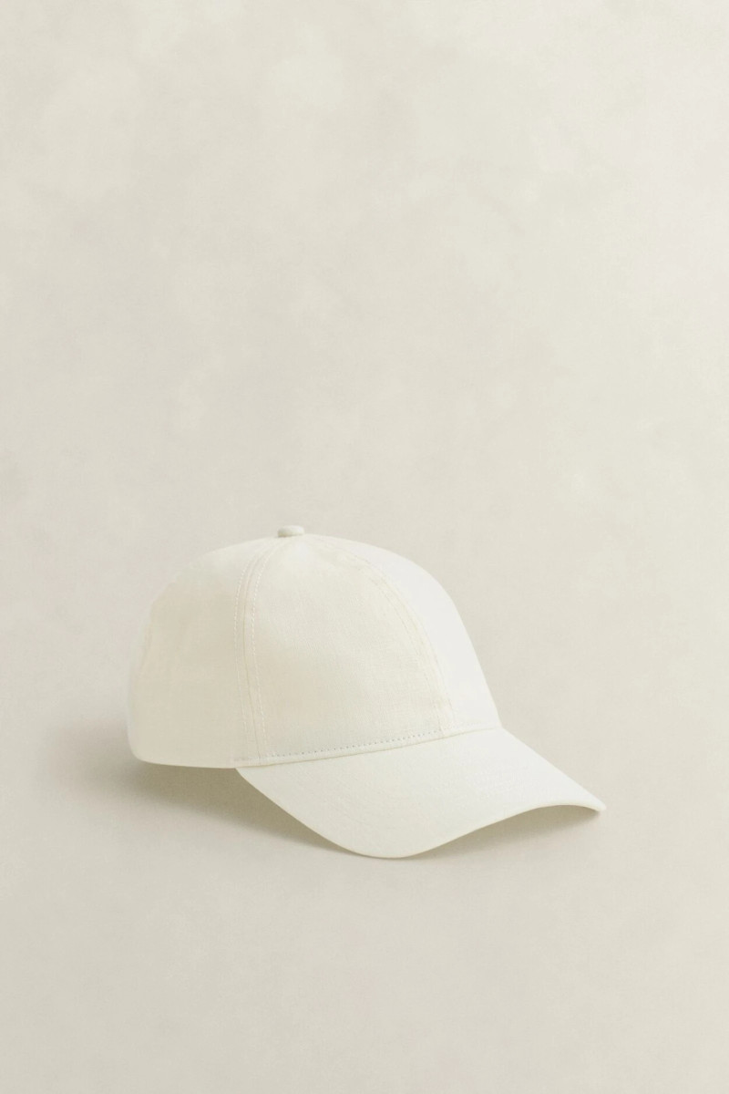 E-shop KŠILTOVKA GANT LINEN BLEND CAP EGGSHELL