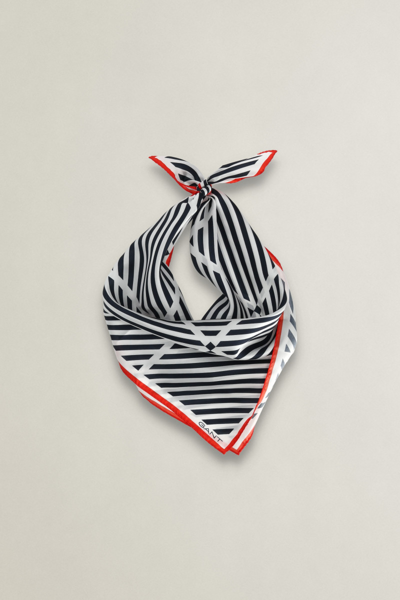 E-shop ŠÁTEK GANT STRIPED PRINT SILK SCARF MARINE