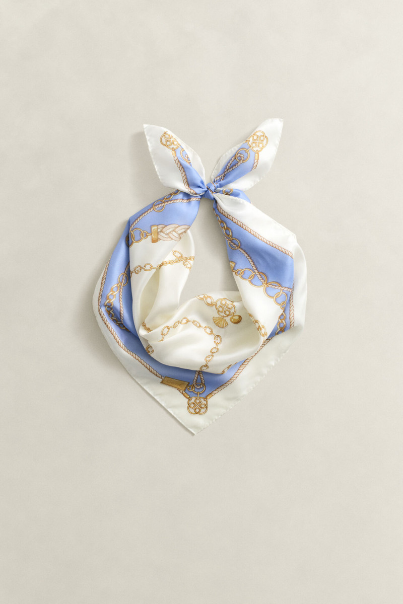 E-shop ŠÁTEK GANT CHAIN PRINT SILK SCARF PALACE BLUE