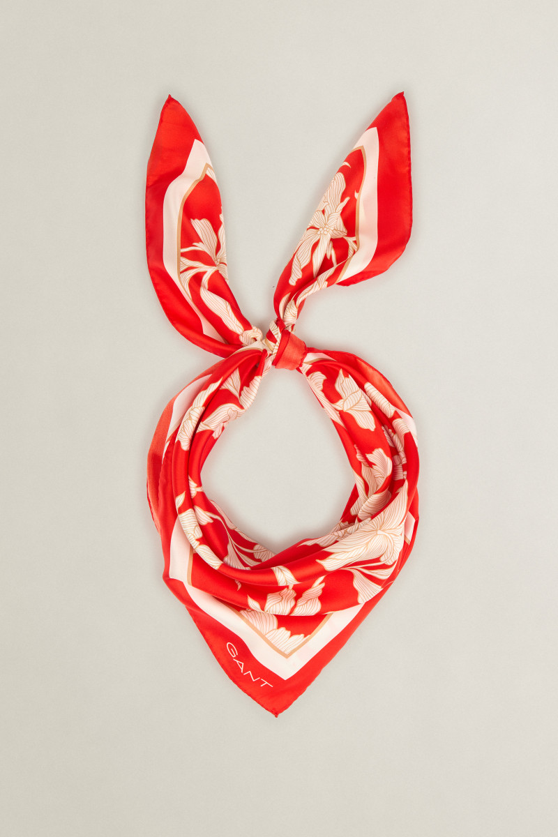 E-shop ŠÁTEK GANT FLORAL PRINT SILK SCARF PERFECT RED