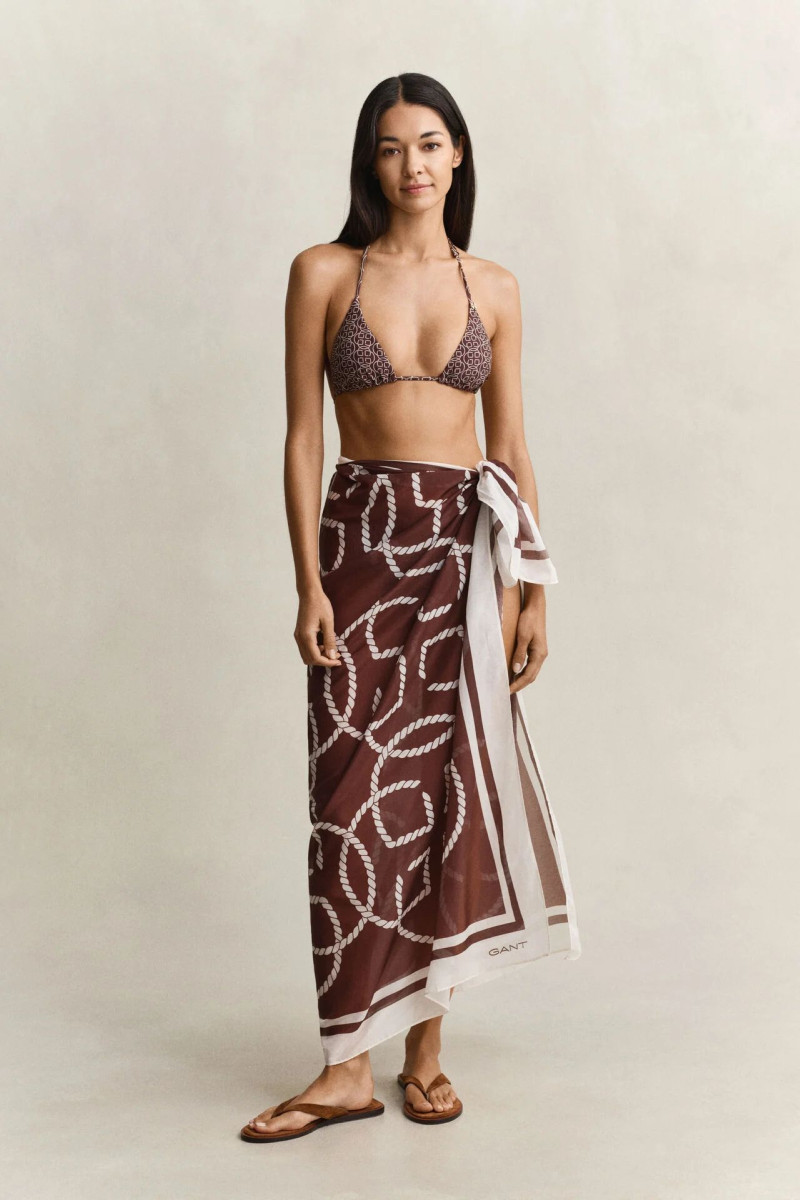 E-shop ŠÁTEK GANT MONOGRAM PRINT SARONG FRESH SOIL
