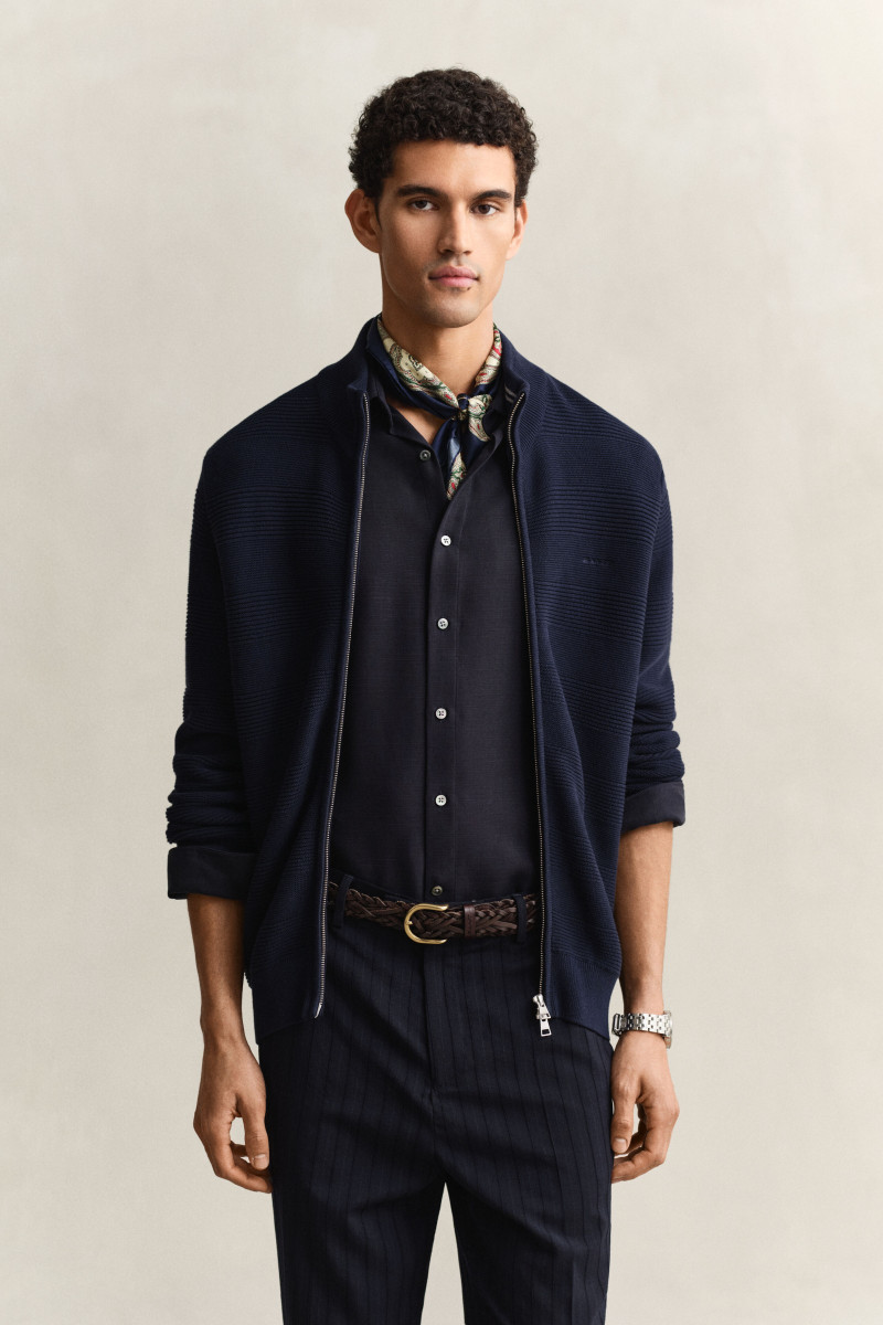 E-shop KARDIGÁN GANT COTTON TEXTURE ZIPPED CARDIGAN EVENING BLUE