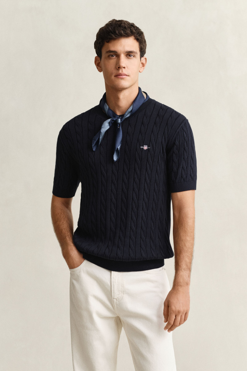 E-shop SVETR GANT COTTON CABLE SS C-NECK EVENING BLUE