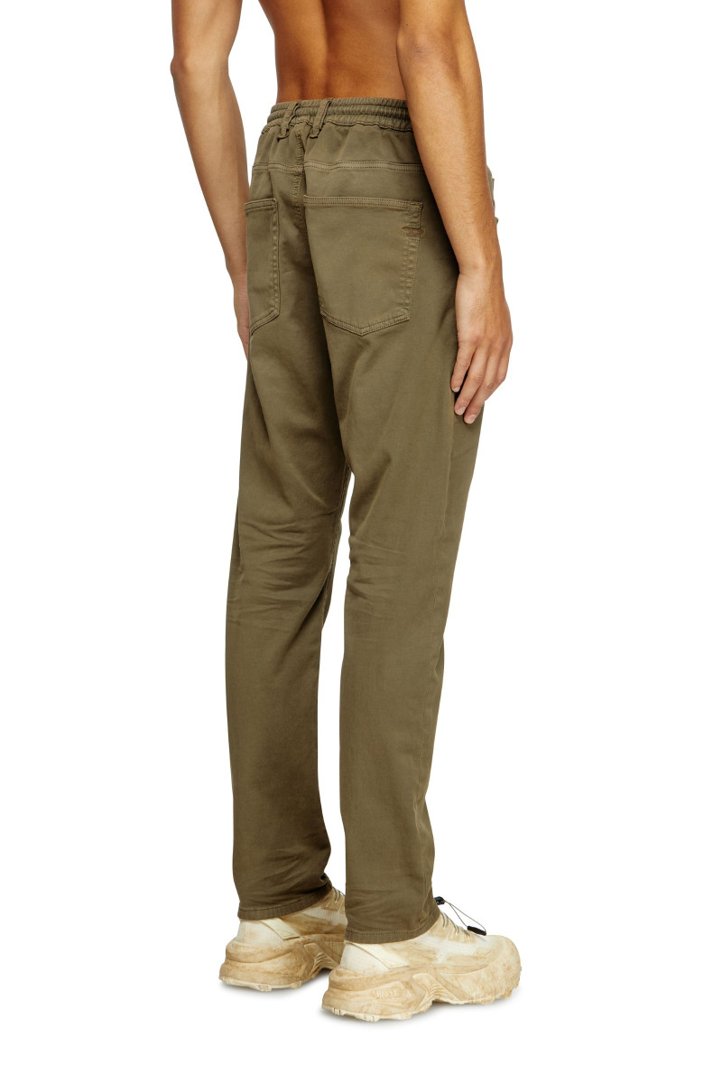 Džínsy Diesel 2032 D-Krooley-B Jogg Sweat Jeans Green