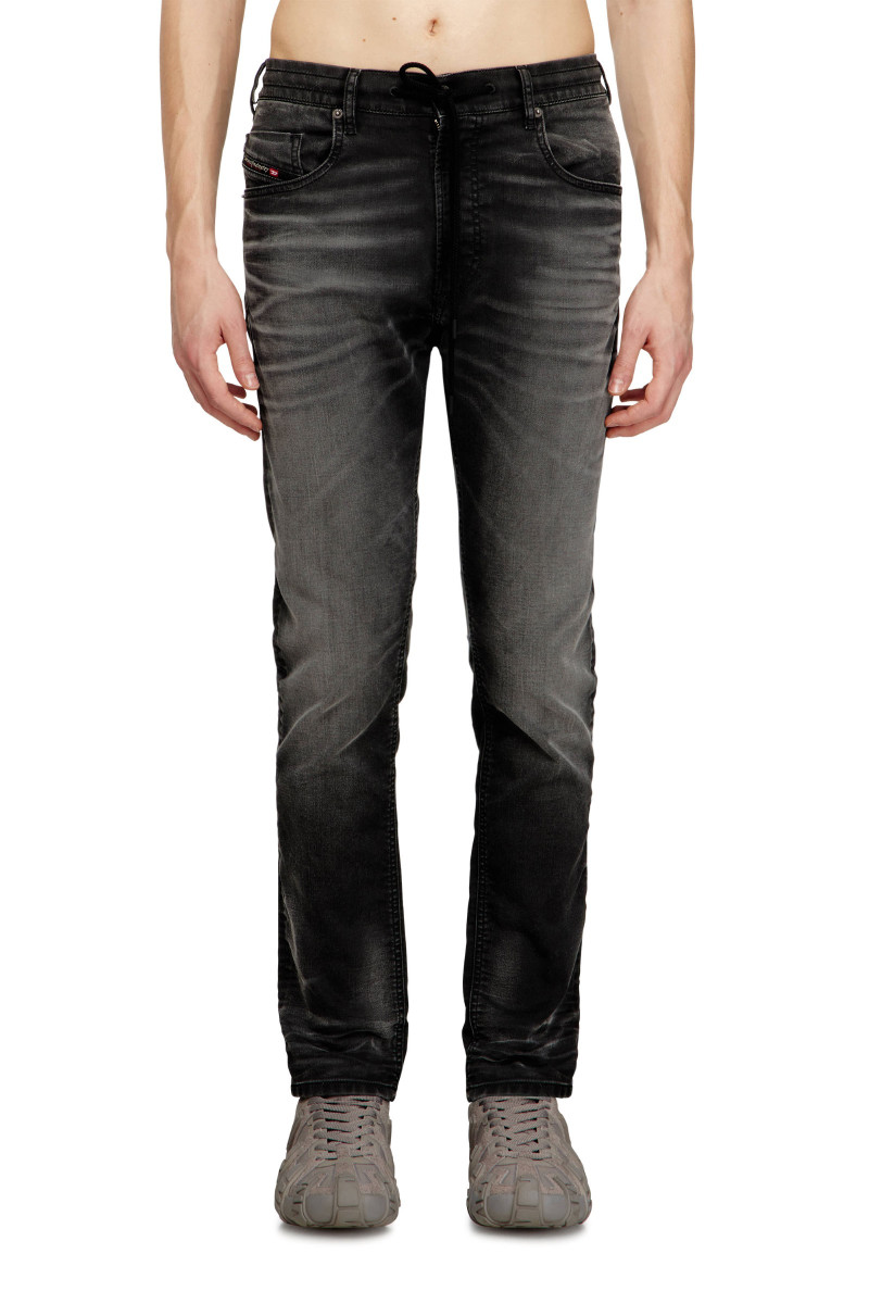 Džínsy Diesel 2032 D-Krooley-B Jogg Sweat Jeans Black/Denim