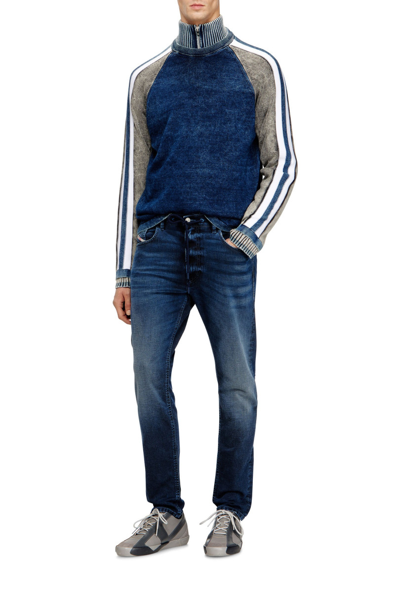 Džínsy Diesel 2032 D-Krooley-B Jogg Sweat Jeans Denim