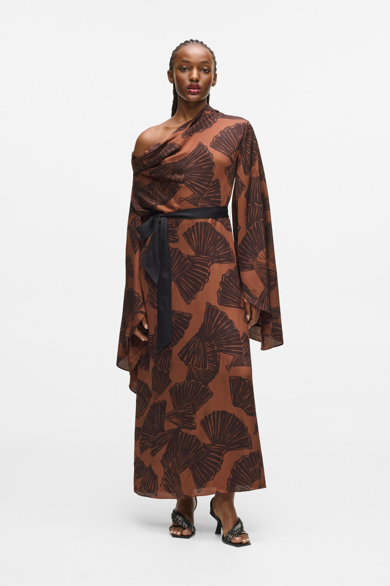 Levně Šaty karl lagerfeld printed fluid kaftan graphic fan friar brown