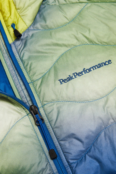 BUNDA PEAK PERFORMANCE M AOP HELIUM DOWN HOOD-AOP - Fotografie č. 4