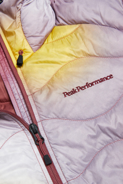 BUNDA PEAK PERFORMANCE W AOP HELIUM DOWN HOOD-AOP - Fotografie č. 4