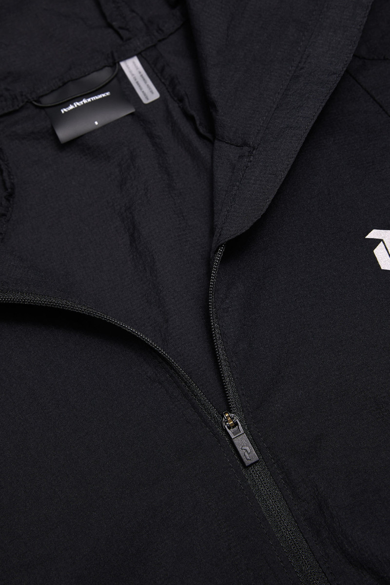 Bunda Peak Performance W Discover Wind Jacket Black